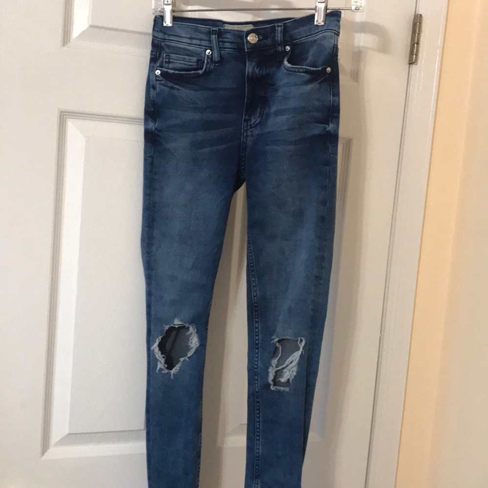 Free People Ripped Skinny Jeans. Size 26